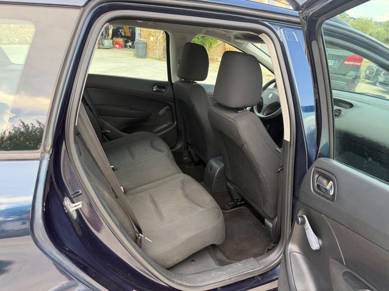 Peugeot 308 2010 — photo 11