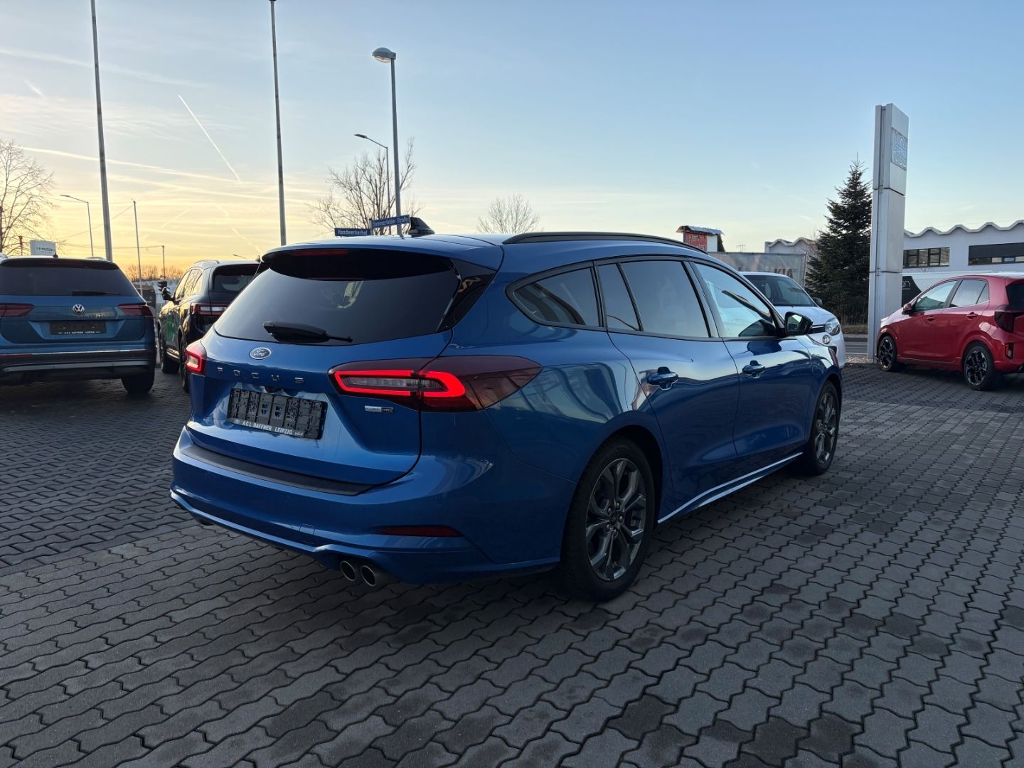 Fahrzeugabbildung Ford Focus Turnier ST-Line X MHEV AHK Kamera Navi LED