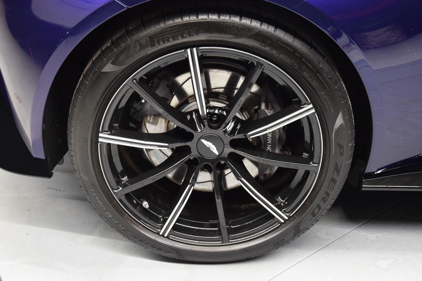 Fahrzeugabbildung Aston Martin V8 Vantage 4.0 V8 02/2027 Garantie