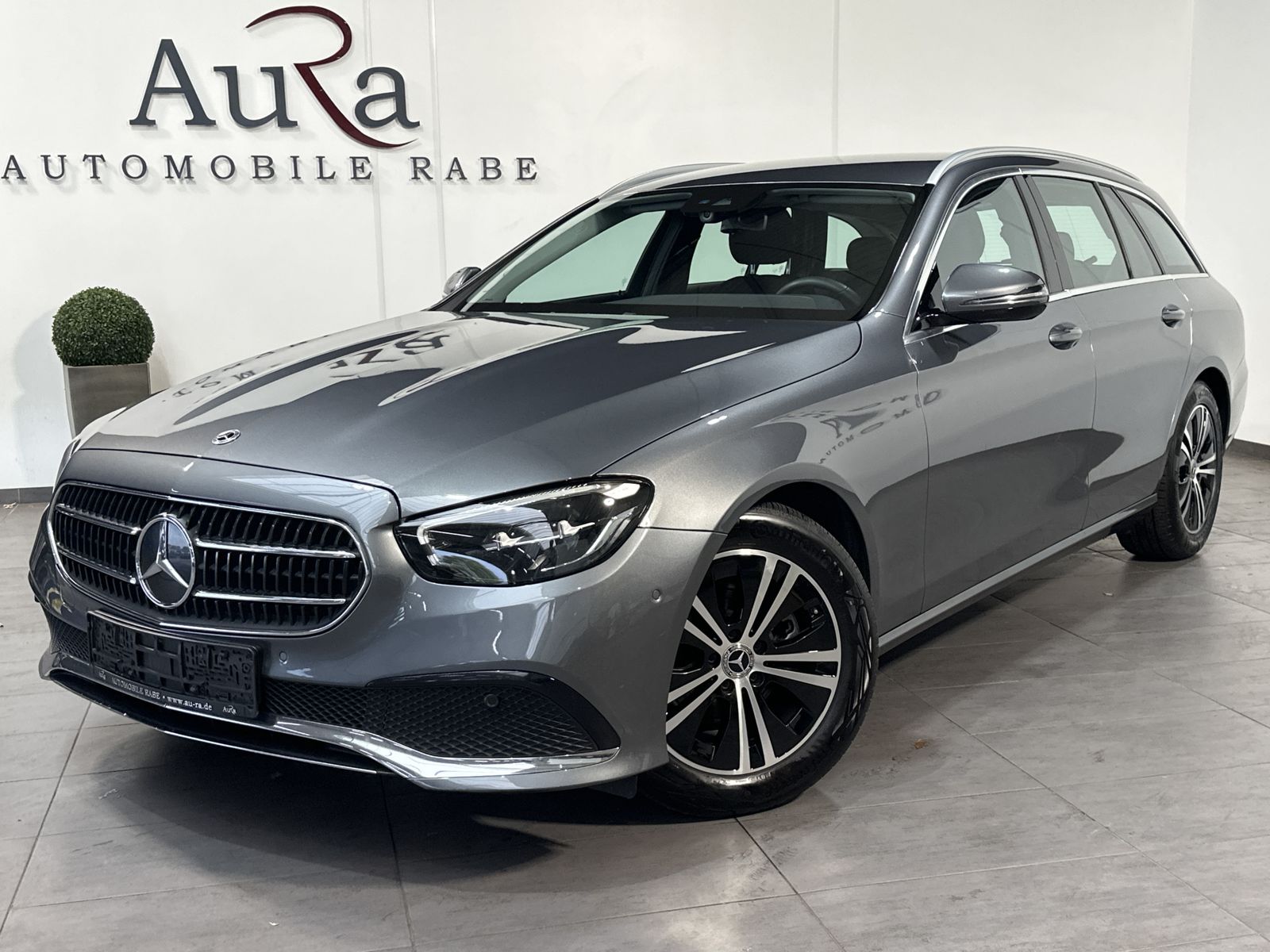 Fahrzeugabbildung Mercedes-Benz E 200d T Avantgarde NAV+LED+AHK+KAM+WIDE+CARPLAY