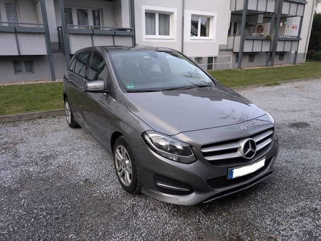 MERCEDES-BENZ B 180 DCT - Style  · Minivan · 93.400 km 