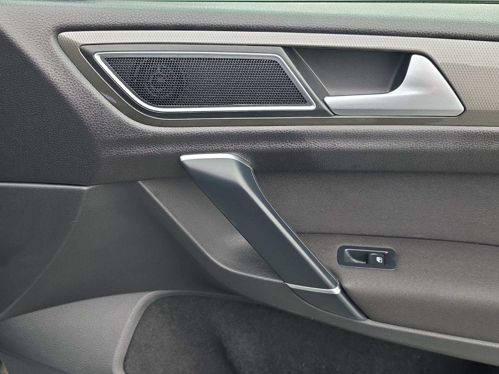 Fahrzeugabbildung Volkswagen Golf Sportsvan VII IQ.DRIVE AHK NAVI SHZ