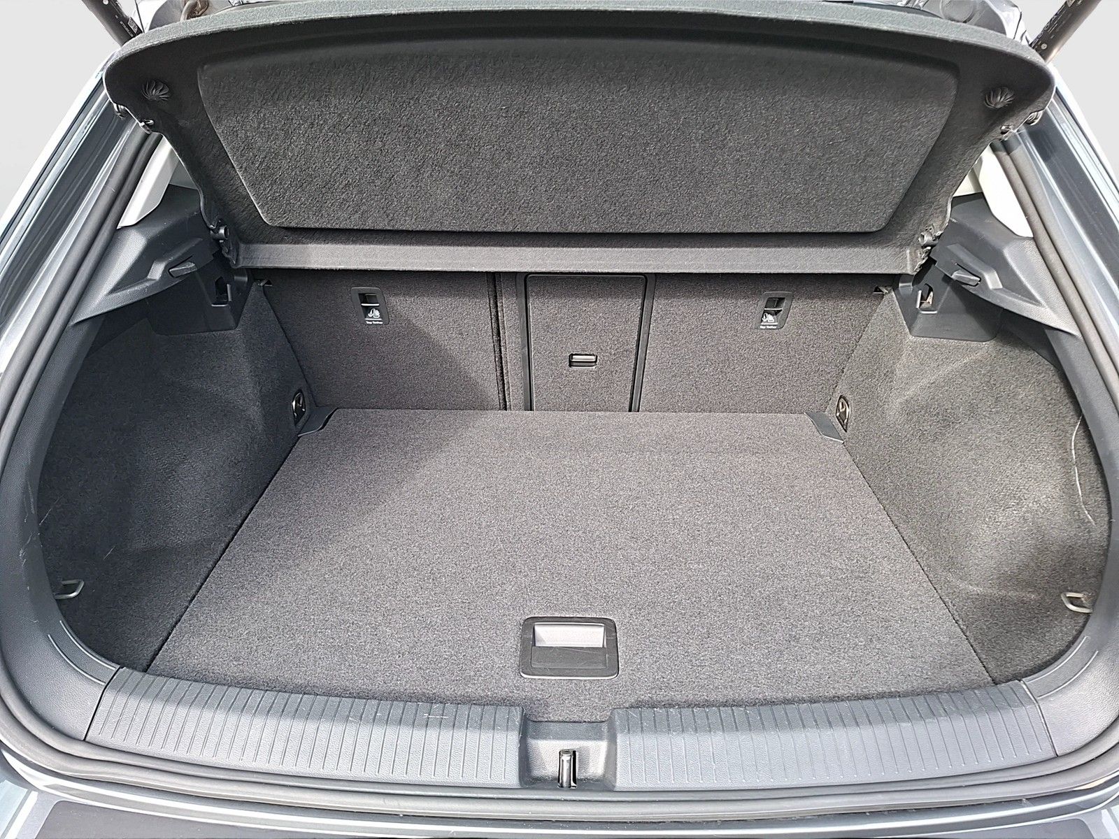 Fahrzeugabbildung Volkswagen T-Roc TSI Style DSG LEDplus Navi AID ACC RFK SH