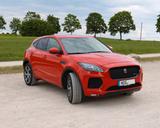 Jaguar E-Pace P200 R-DYNAMIC SE AWD Auto R-DYNAMIC SE - Jaguar E-PACE SE mit Benzin-Antrieb