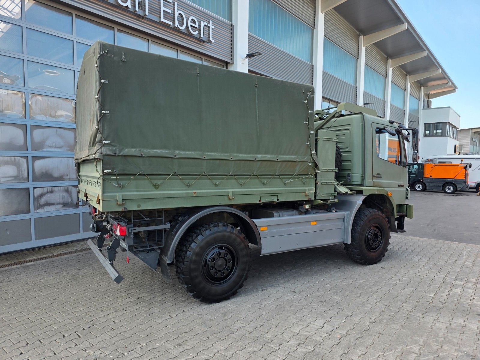 Fahrzeugabbildung Mercedes-Benz Atego 1018 A 4x4 Pritsche Plane mehrfach vorh.