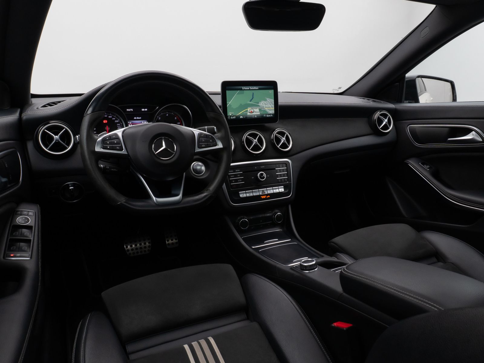 Fahrzeugabbildung Mercedes-Benz CLA 220 Shooting Brake /d 4Matic AMG Pano Standh