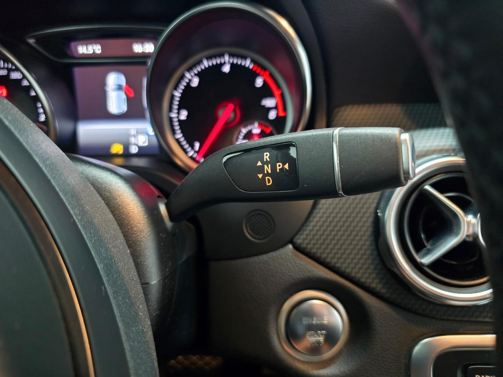Mercedes-Benz GLA 200 d Style LED Navi Teilleder Telefon 19"