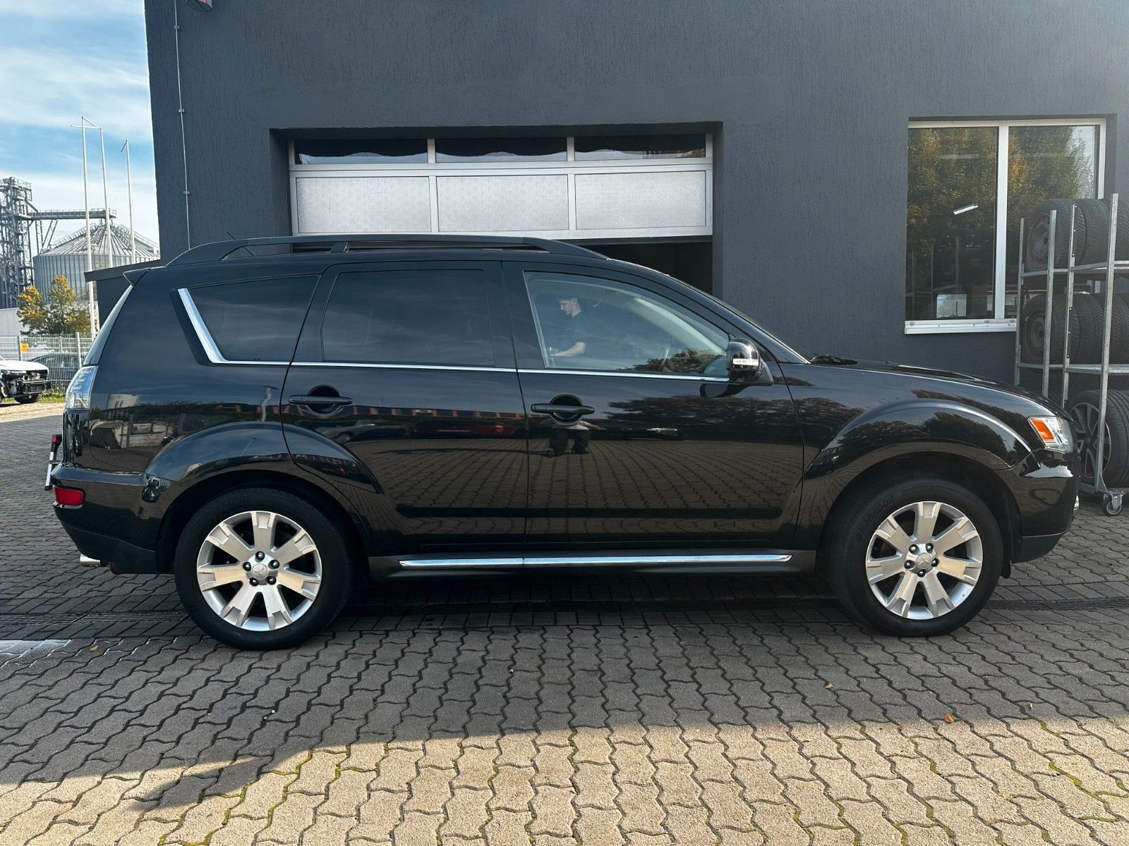 Fahrzeugabbildung Mitsubishi Outlander Instyle 4WD,Allrad,Leder, Automatik,