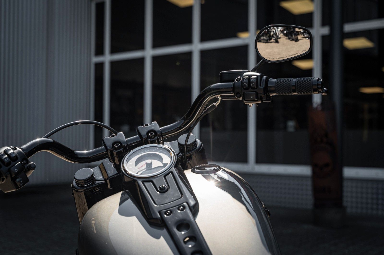 Fahrzeugabbildung Harley-Davidson DARK FAT BOY FLFBS 114 MY24 - ÖHLINS PORSCHE J&H