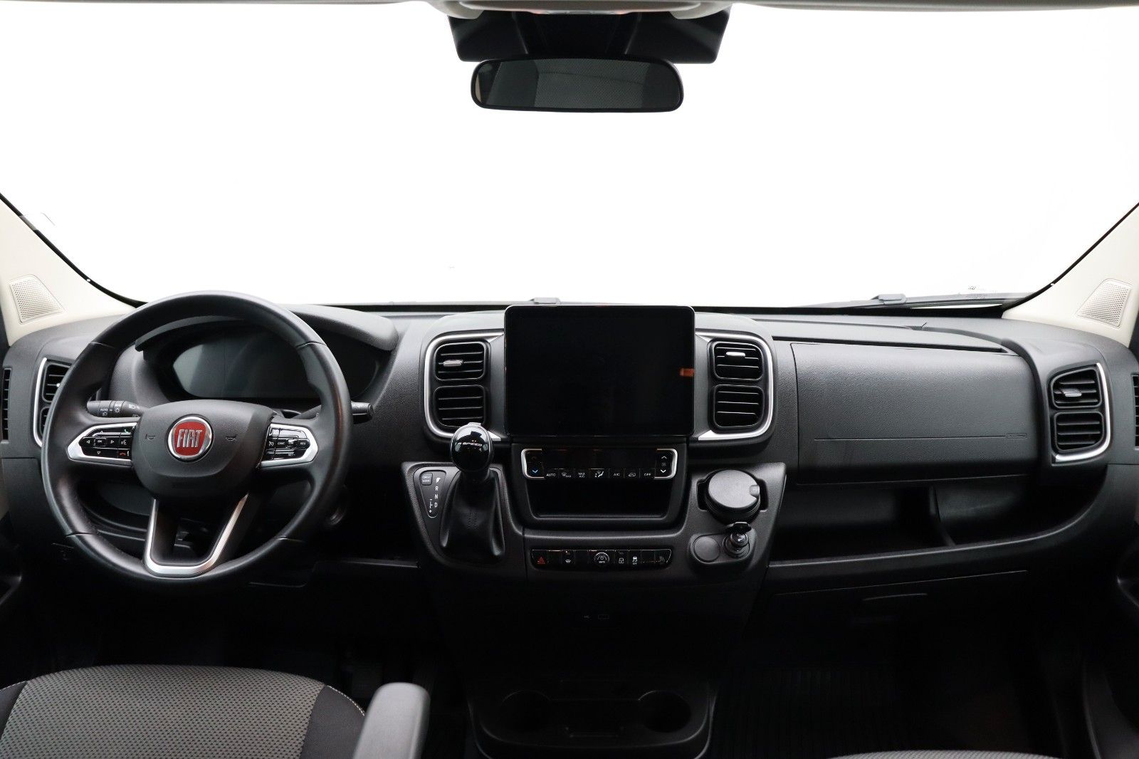 Fahrzeugabbildung Fiat Ducato 30 L1H1 2.2 Panorama - Komfort-Fahrersitz