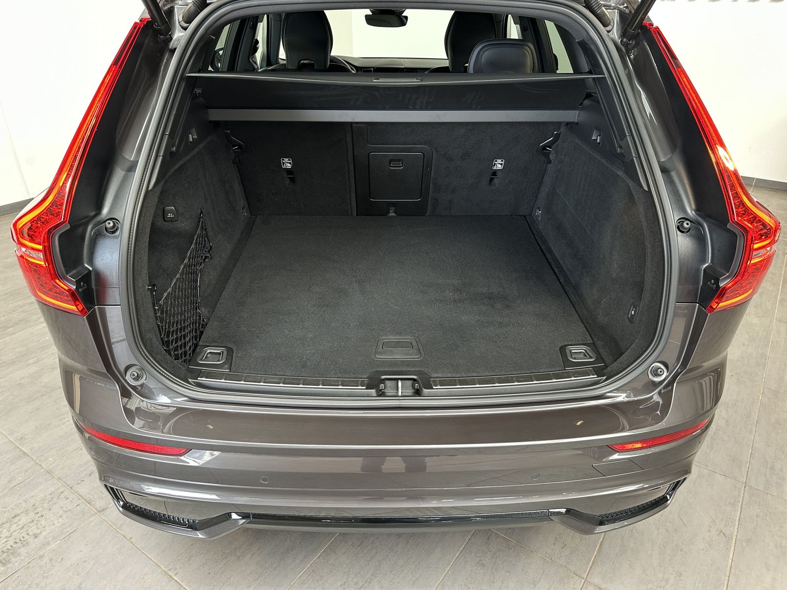 Fahrzeugabbildung Volvo XC60 B4 D Plus Dark NAV+LED+ACC+TOTW+AHK+H&K+1HD
