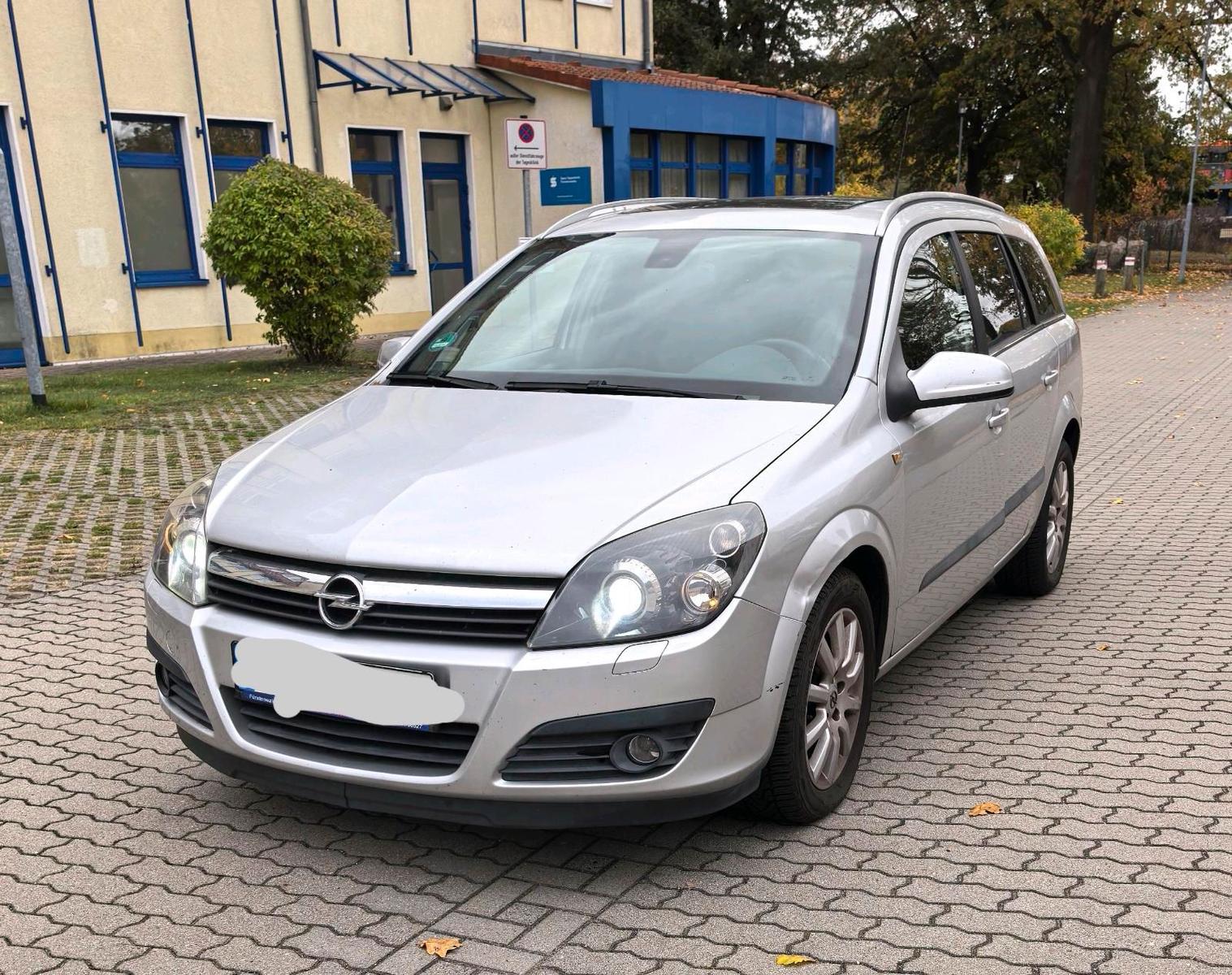 Opel Astra 2005 — interior