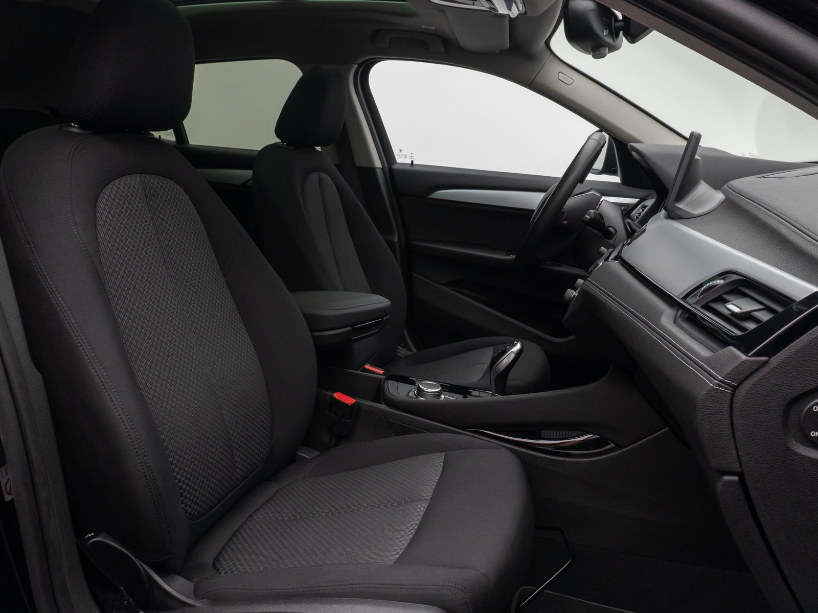 Fahrzeugabbildung BMW X2 sD20d Panorama NaviPlus HUD DAB HiFi Alarm