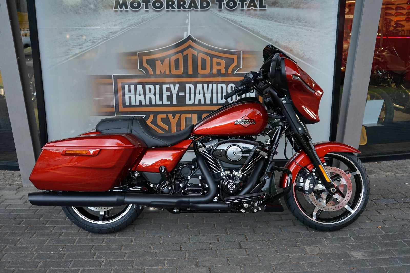 Fahrzeugabbildung Harley-Davidson Street Glide 117 FLHX - MY25 - NEU - Whiskey Fir