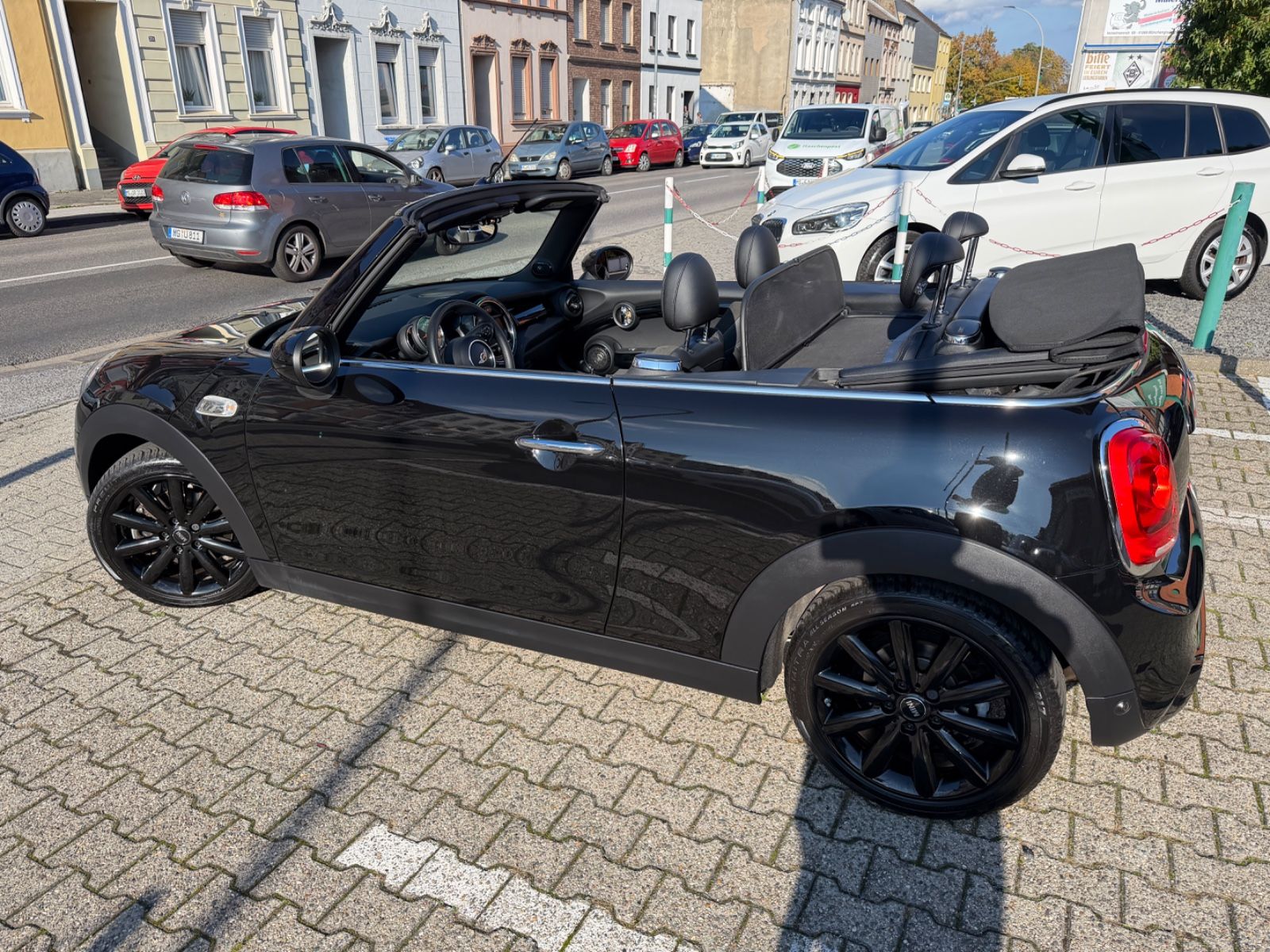 Fahrzeugabbildung MINI Cooper S Cabrio NAVI PDC LEDER H&K 1-HAND