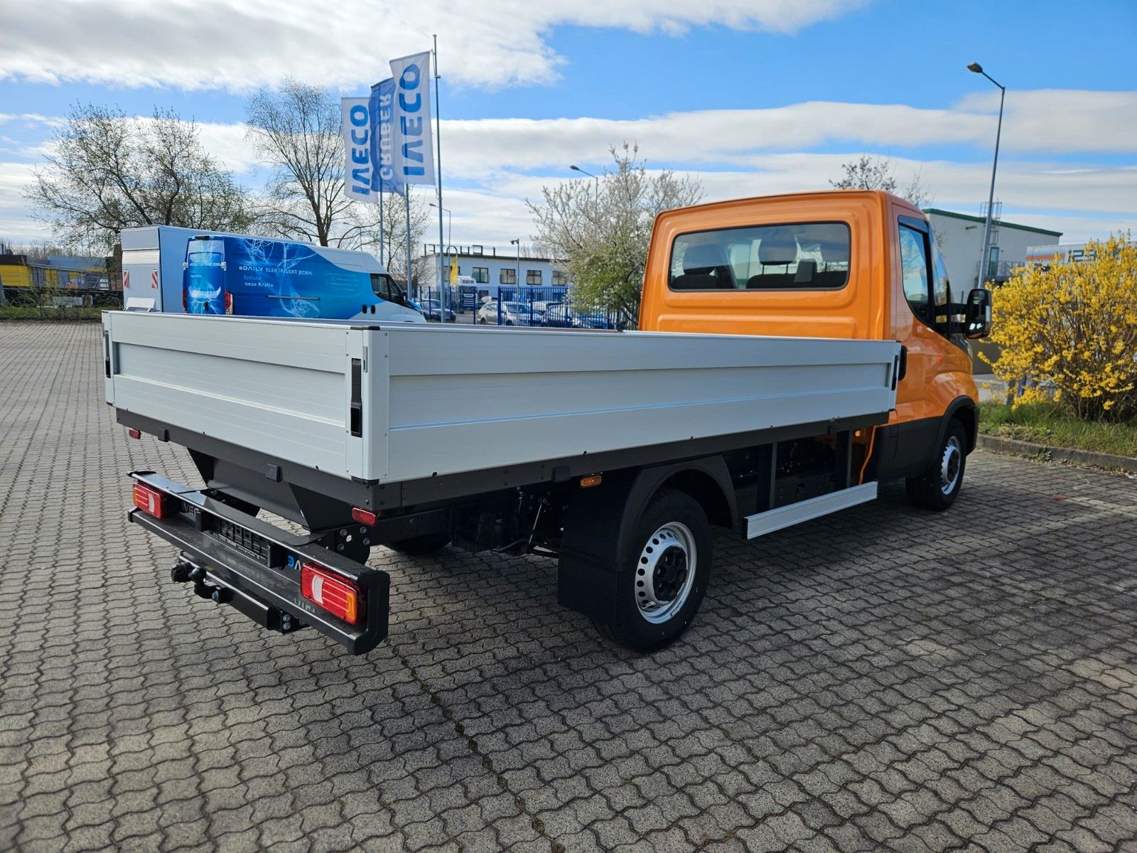 Fahrzeugabbildung Iveco eDaily 35S14E Pritsche