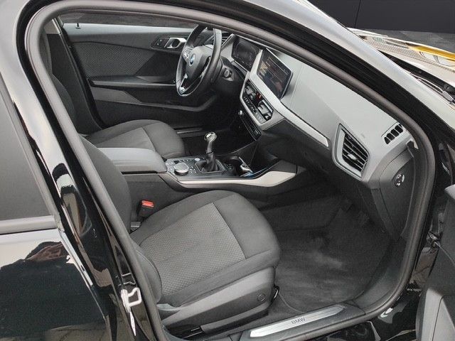 Fahrzeugabbildung BMW 118 d Advantage*Fahrschulauto*SitzHZ*Kamera*LED