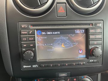 Nissan Qashqai 360 4X4 *PANORAMA*NAVI*TEILLEDER*