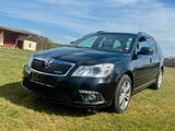 Skoda Octavia 2.0 TDI RS Combi - Skoda Octavia aus 2011: Kombi