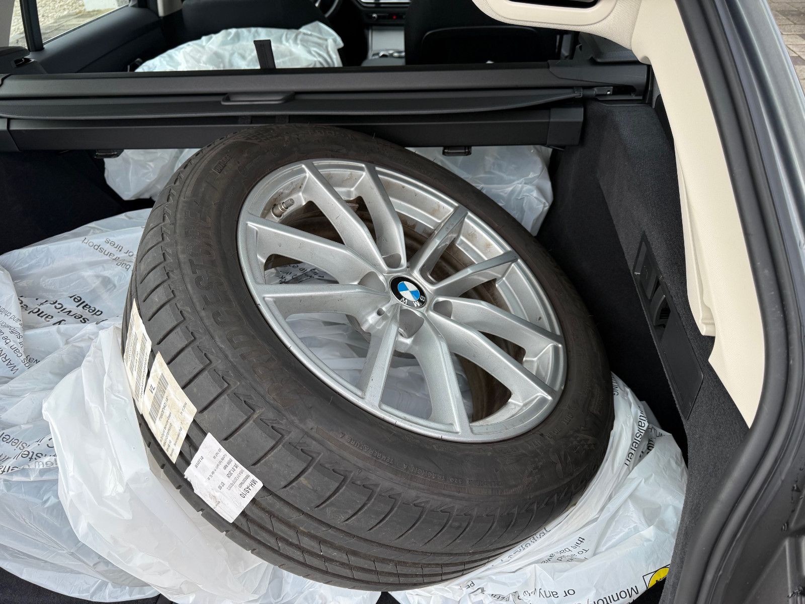 BMW 320d xDrive Touring Aut Navi LED Live Cockpit foto 6