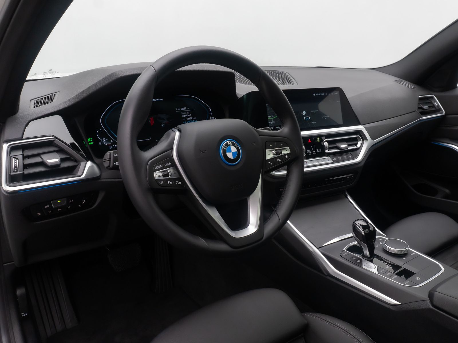 Fahrzeugabbildung BMW 330e xD Sport Line Alarm HUD DAB Panorama HiFi