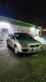 Ford Focus MK2 1.6 Benziner - Ford Focus mit Benzin-Antrieb: Kleinwagen, Automatik