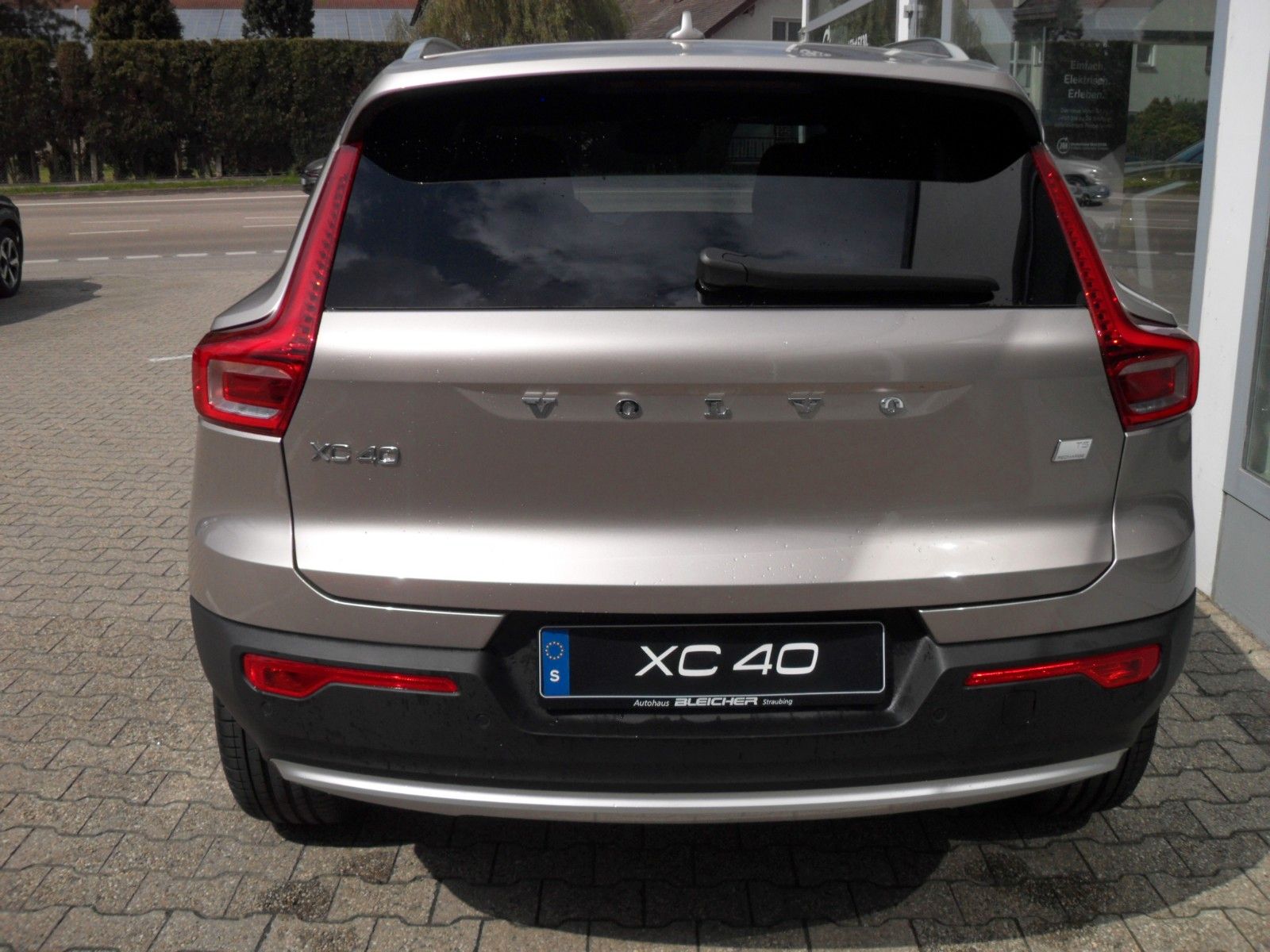 Fahrzeugabbildung Volvo XC40 T5 Plus Bright Plug-In Hybrid  | 360°