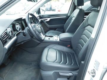 Volkswagen Touareg - 9