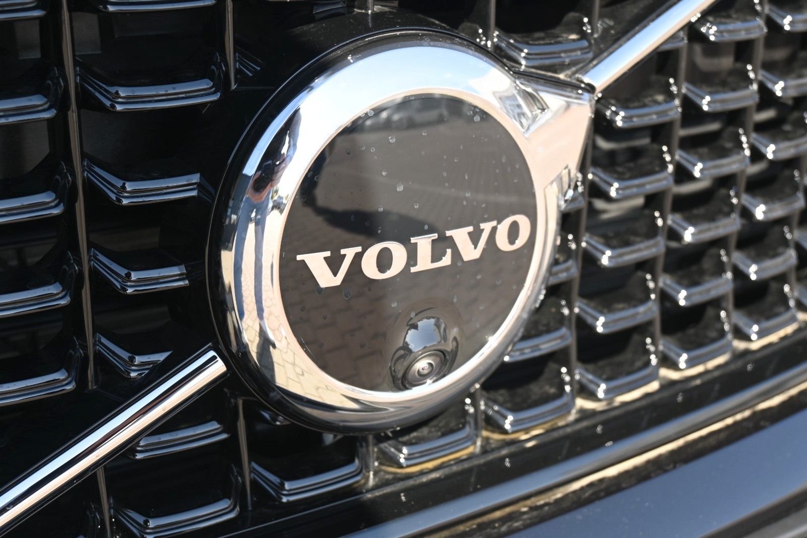 Fahrzeugabbildung Volvo XC40 B4 DKG Plus Dark*STDHZG*360*Pixel*ACC
