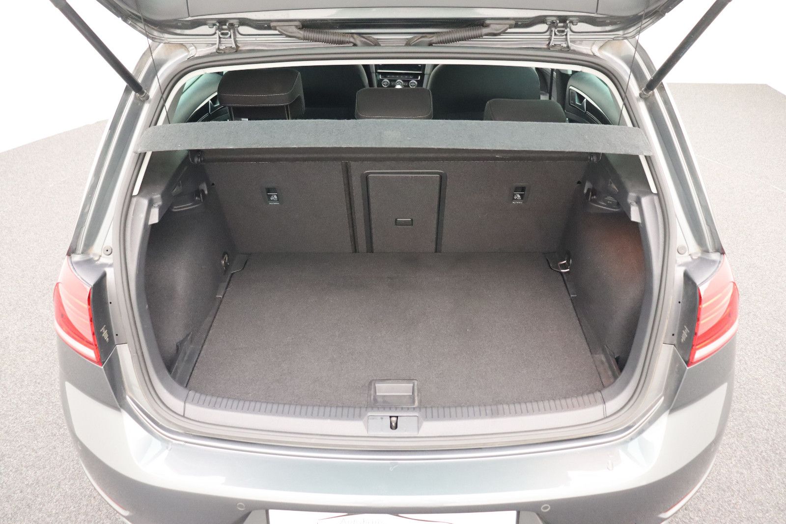 Fahrzeugabbildung Volkswagen Golf VII Lim. 1.5  Highline DSG ACC LED Kamera
