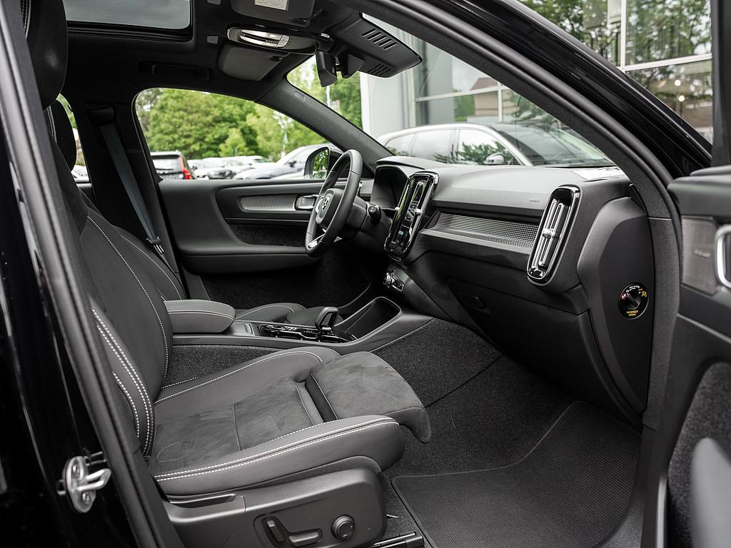 Volvo XC40 B4 Ultimate Dark AWD FACEL. LED PANO 360°