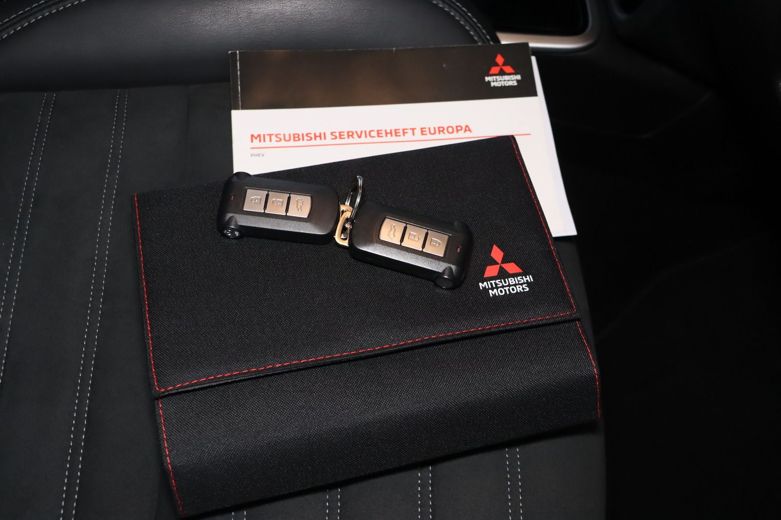 Fahrzeugabbildung Mitsubishi Outlander PHEV 2.4 Plus 4WD