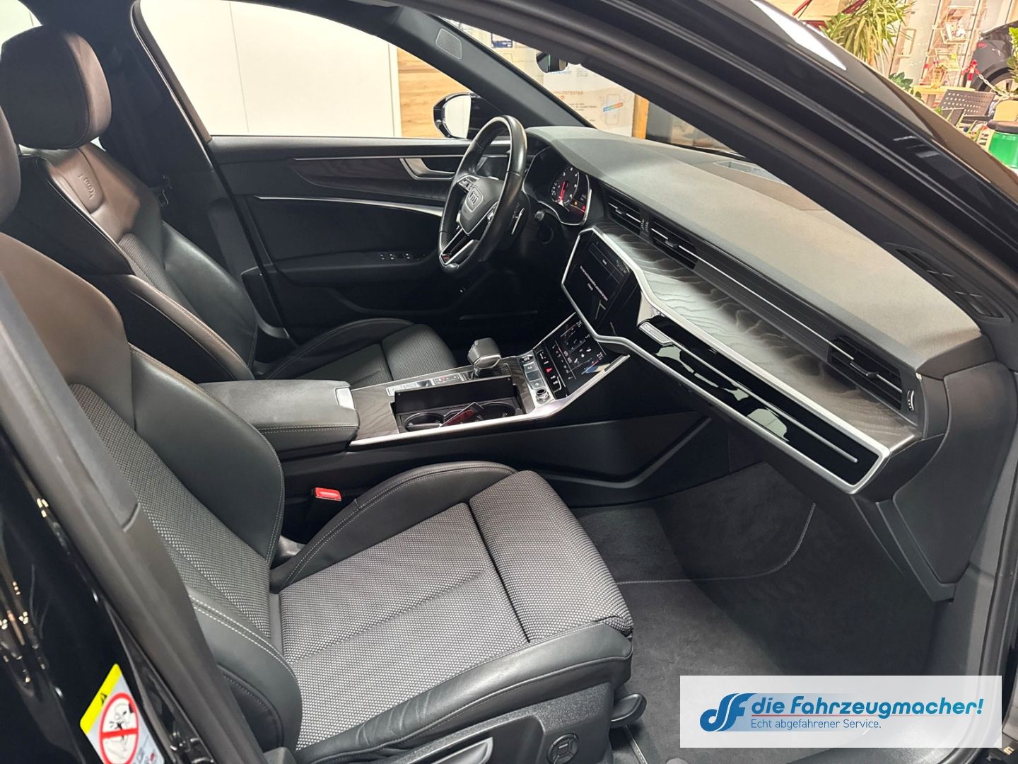Fahrzeugabbildung Audi A6 Avant 40 TDI sport S-line Sportpaket AHK-klap