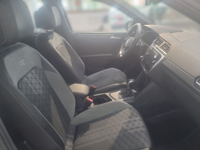 Fahrzeugabbildung Volkswagen Tiguan 1.5 TSI DSG R-Line NAV AHK KAMERA FRONTSC