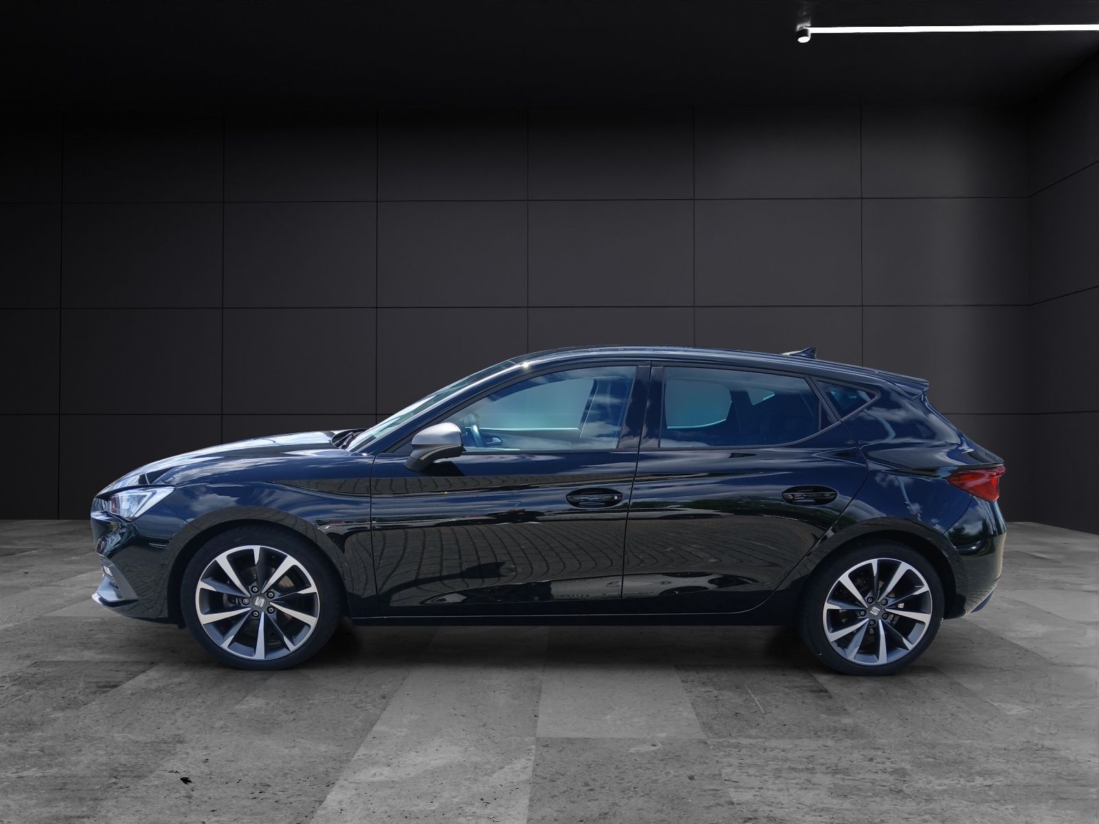 Fahrzeugabbildung SEAT Leon eTSI FR DSG STH LED Navi ACC RFK SH LM