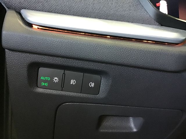 Fahrzeugabbildung Skoda Octavia 2.0 TDI Combi Style DSG/Navi/Tempo/HUD