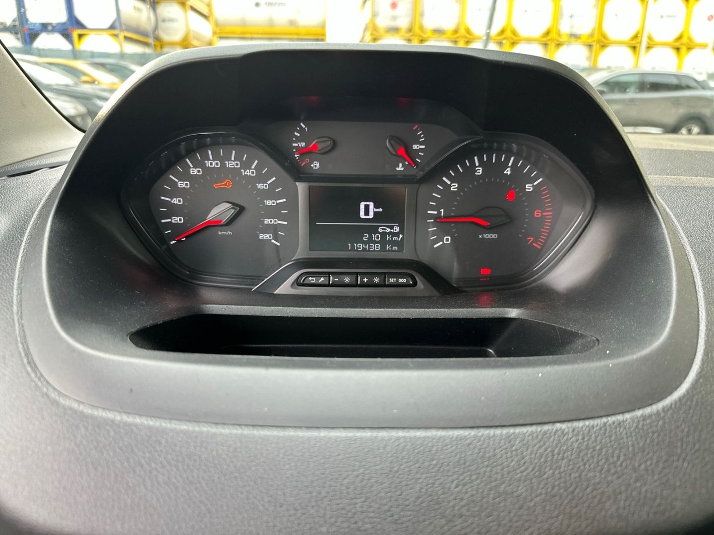 Fahrzeugabbildung Peugeot Partner Peugeot PART PRO EN L1 HDI75 DAB Notbrem