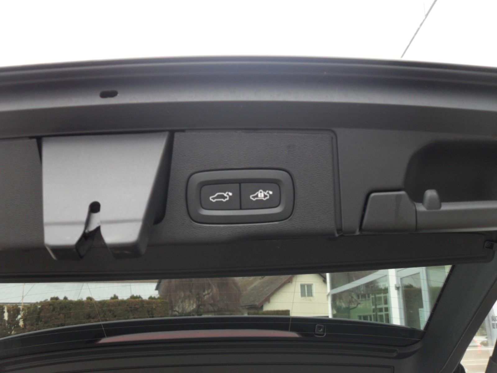 Fahrzeugabbildung Volvo XC 60 B5 Plus Black Edition AWD