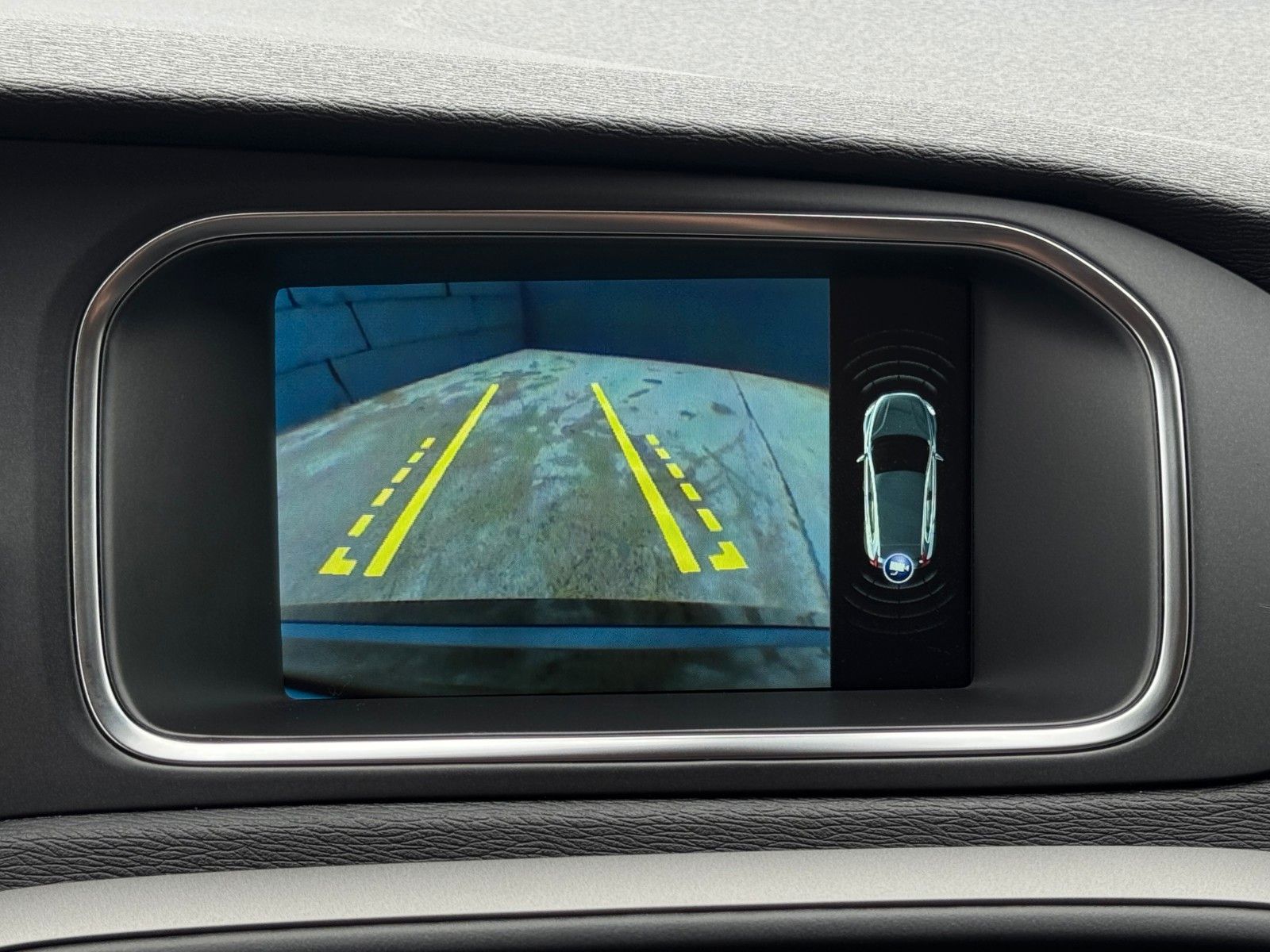 Fahrzeugabbildung Volvo V40 1.5 112kw/152ps Autom. Kam Temp Navi Sensus