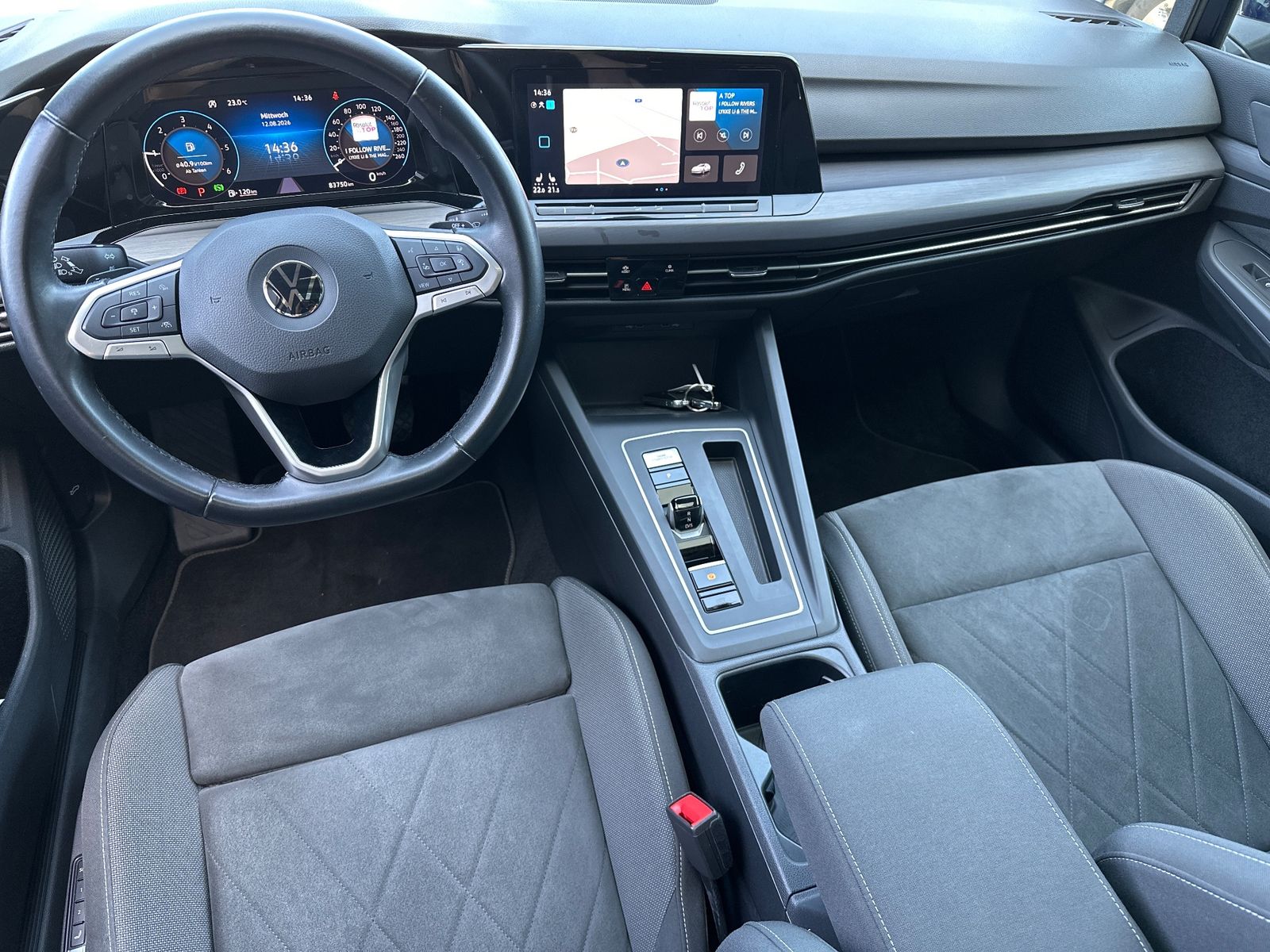 Fahrzeugabbildung Volkswagen Golf Variant 2.0 TDI DSG Style NAV+LED+PANO+AHK