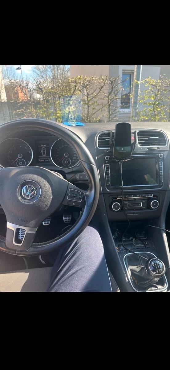 Volkswagen Golf 2011 — engine 122 HP (90kW)