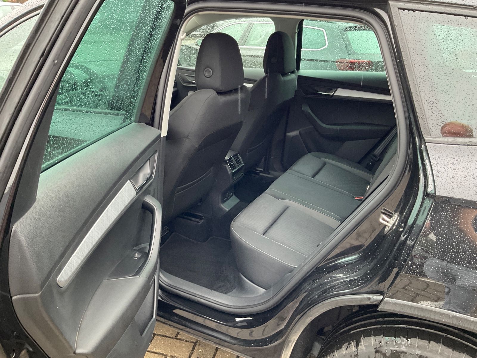 Fahrzeugabbildung SKODA Karoq 1.5l TSI DSG Selection,Kamera,Navi,ACC