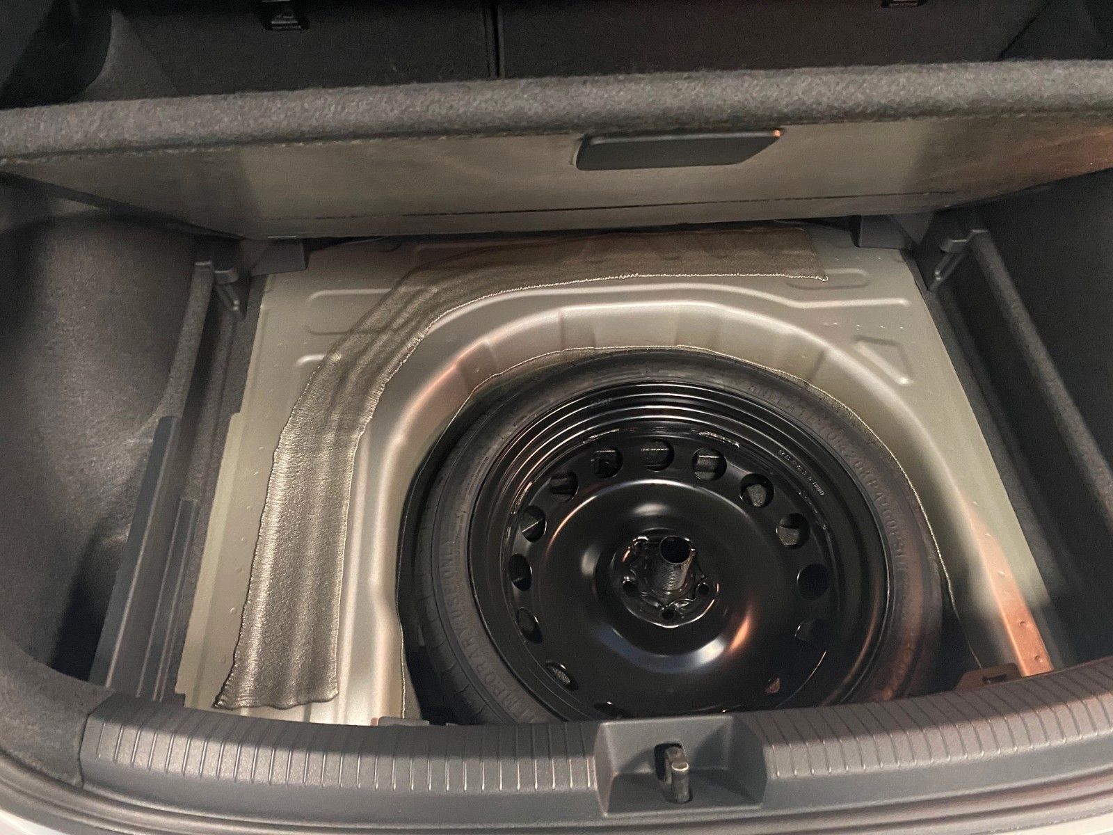 Fahrzeugabbildung Volkswagen Taigo 1.5 TSI DSG R-LINE+Black Style+ACC+Matrix+