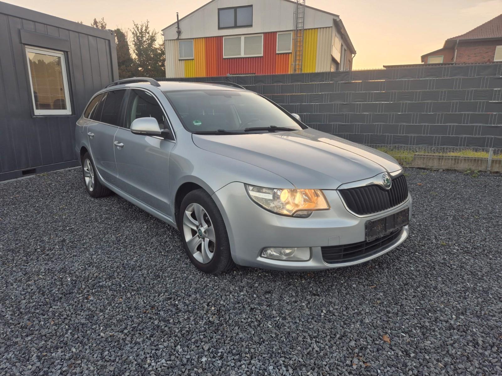 Skoda Superb 2012 — interior
