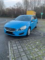 Volvo V60 D3 Momentum Momentum 136PS 5Zylinder SHZ