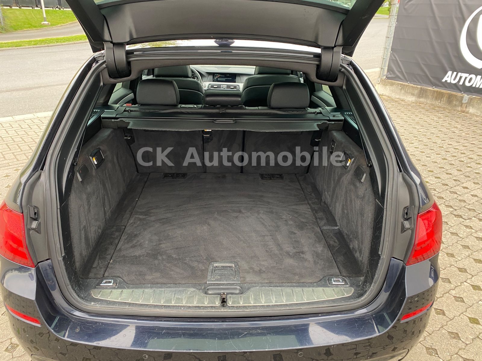 Fahrzeugabbildung BMW 530 d Touring M Sport/Navi/Leder/Pano/Bi-Xenon