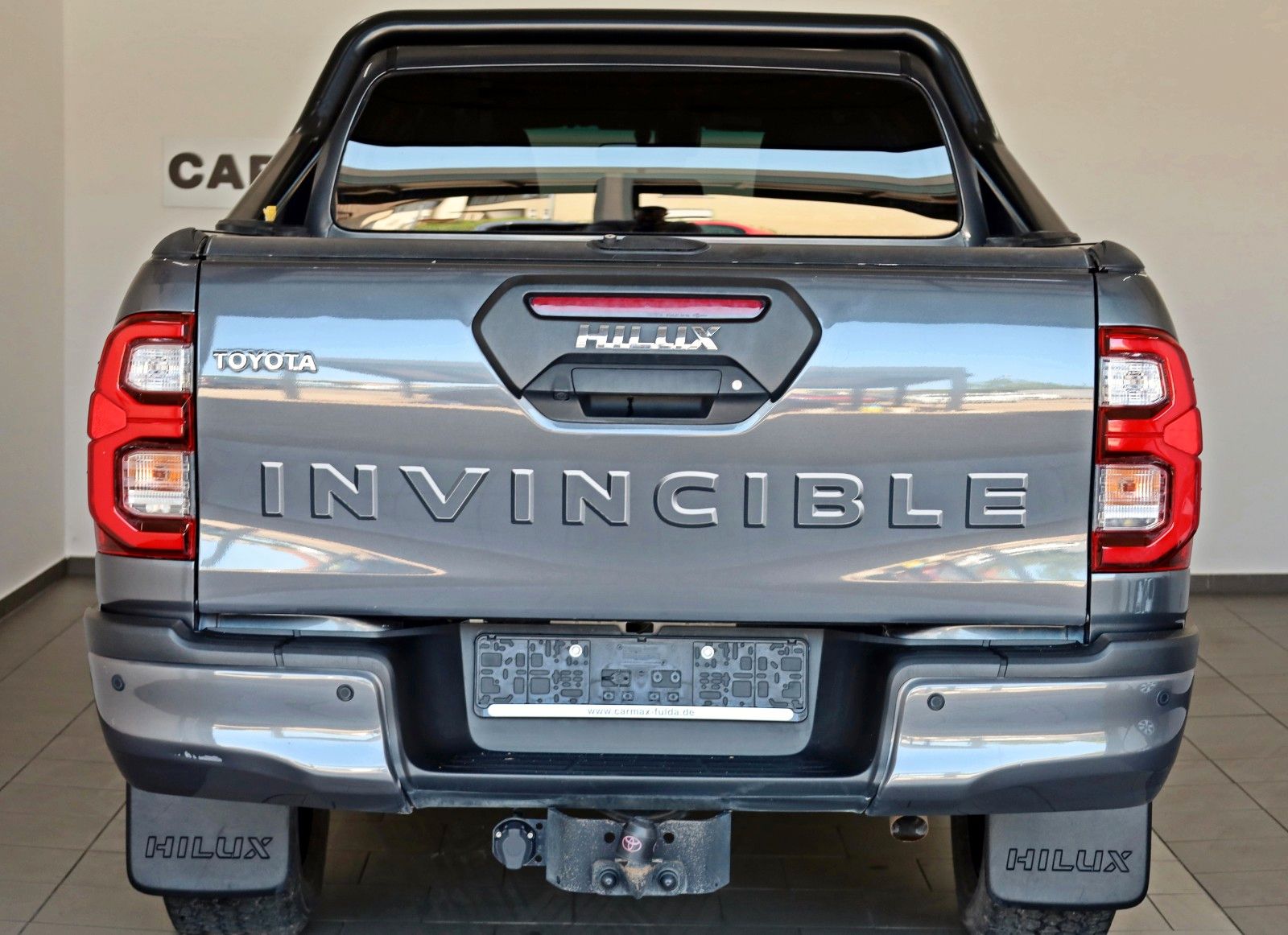 Fahrzeugabbildung Toyota Hilux 2.8 D-4D Invincible, Rollbügel, Rollo, AHK