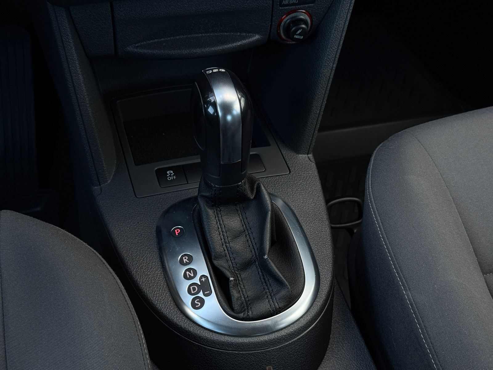 Fahrzeugabbildung Volkswagen Caddy Roncalli 1.6 TDI DSG AHK Tempomat SHZ