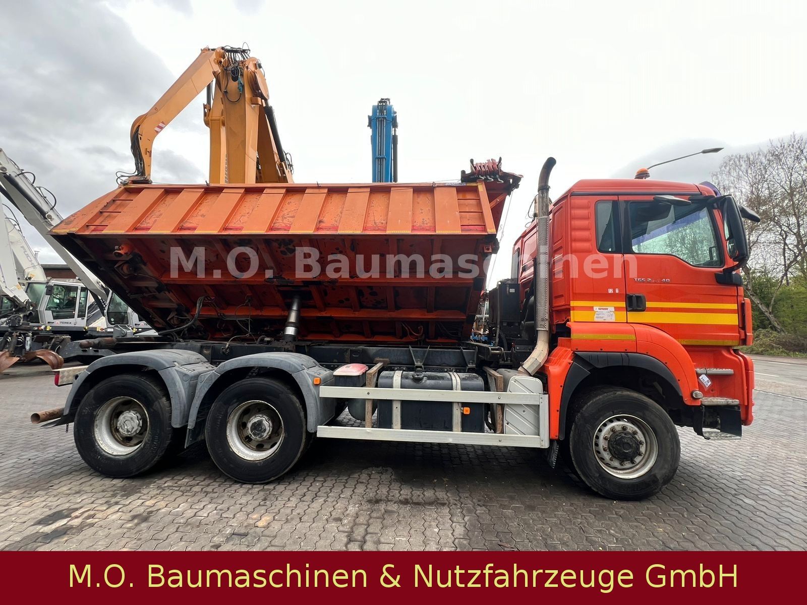 Fahrzeugabbildung MAN TGS 26.440 / 6x6 /3-Seitenkipper / Plane / AC /