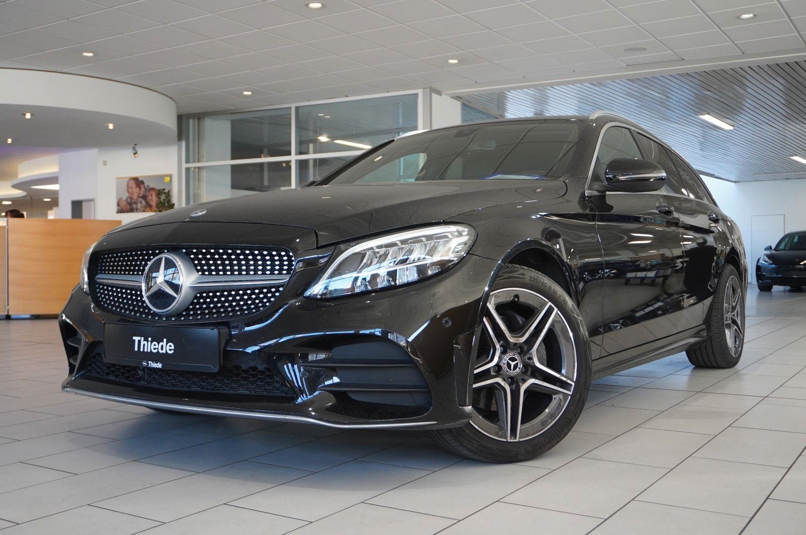 Fahrzeugabbildung Mercedes-Benz C 220 T AMG LINE 4MATIC 9G NAVI/LED/SPORT/BURME.